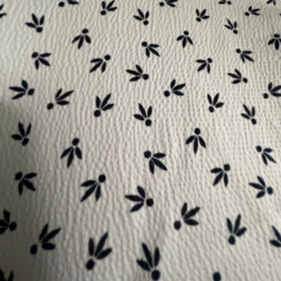 Ann Taylor top white w/black micro floral all over print Size Small, soft poly - Picture 9 of 10